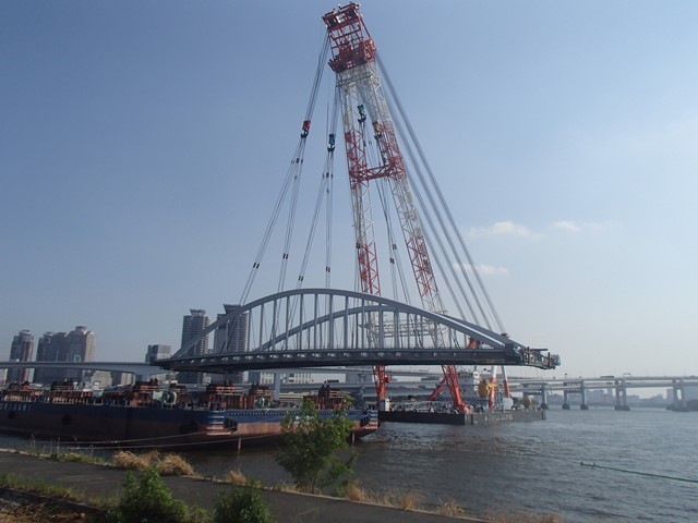 隅田川橋梁中央径間一括架設